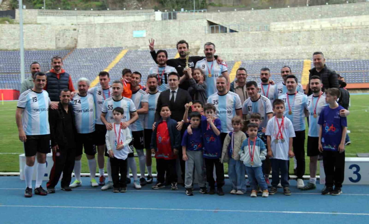 ADALET BAKANLIĞINA BAĞLI ZONGULDAK KURUMLARARASI FUTBOL TURNUVASI KEMAL KÖKSAL STADINDA OYNANAN...