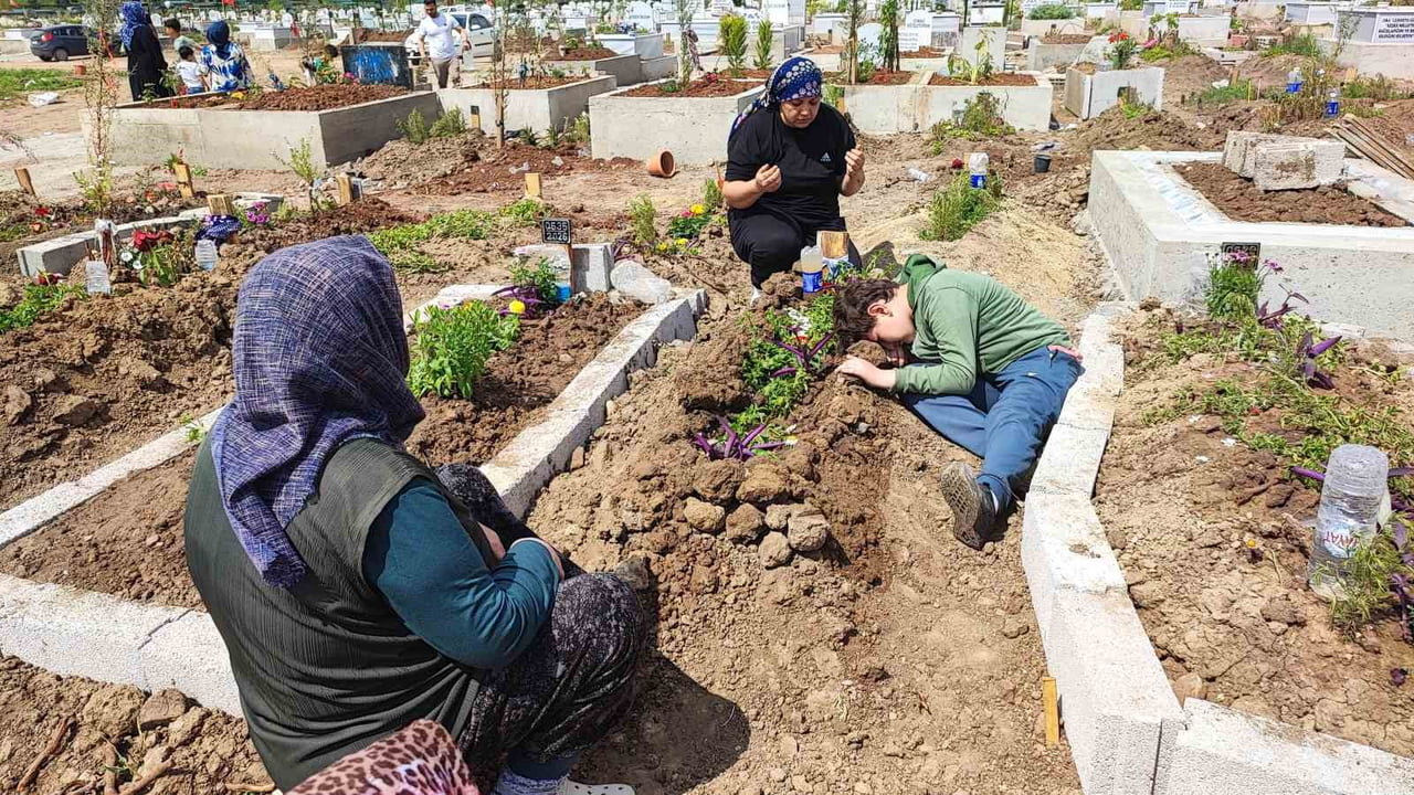 ADANA'DA KALP KRİZİ VAKASINA GİDEN SAĞLIK EKİBİ HASTAYA MÜDAHALE EDERKEN AMBULANSIN ANAHTARI...