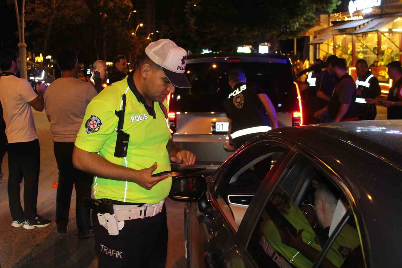 ADANA'DA KENT GENELİNDE 2 BİN 443 POLİS VE JANDARMA PERSONELİNİN KATILIMIYLA ‘HUZUR VE GÜVEN'...