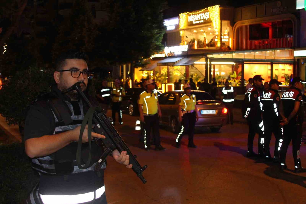 ADANA'DA KENT GENELİNDE 2 BİN 443 POLİS VE JANDARMA PERSONELİNİN KATILIMIYLA ‘HUZUR VE GÜVEN'...