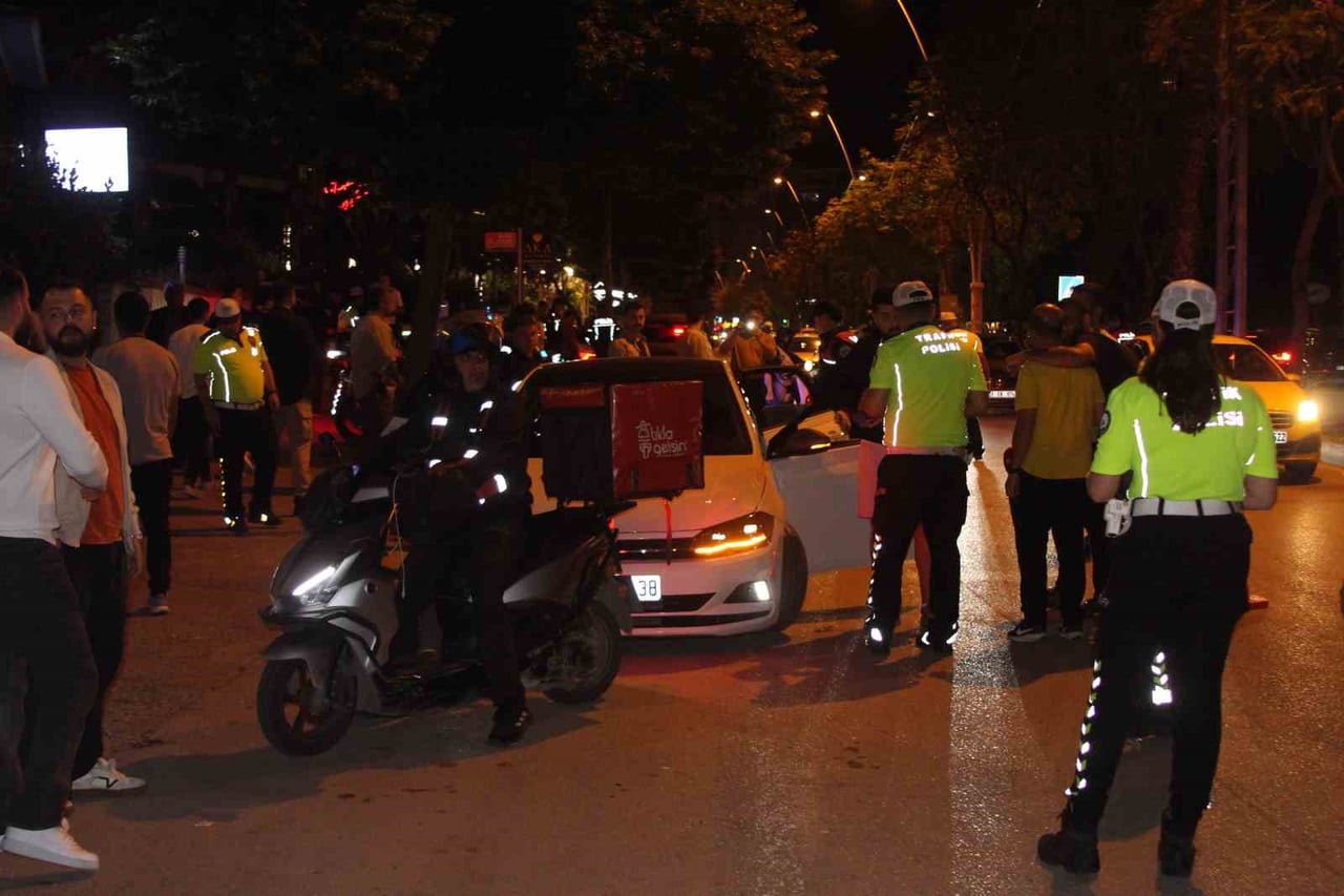 ADANA’DA BAYRAM DENETİMLERİ ÇERÇEVESİNDE GERÇEKLEŞTİRİLEN ‘HUZUR VE GÜVEN’ UYGULAMASINDA ÇEŞİTLİ...
