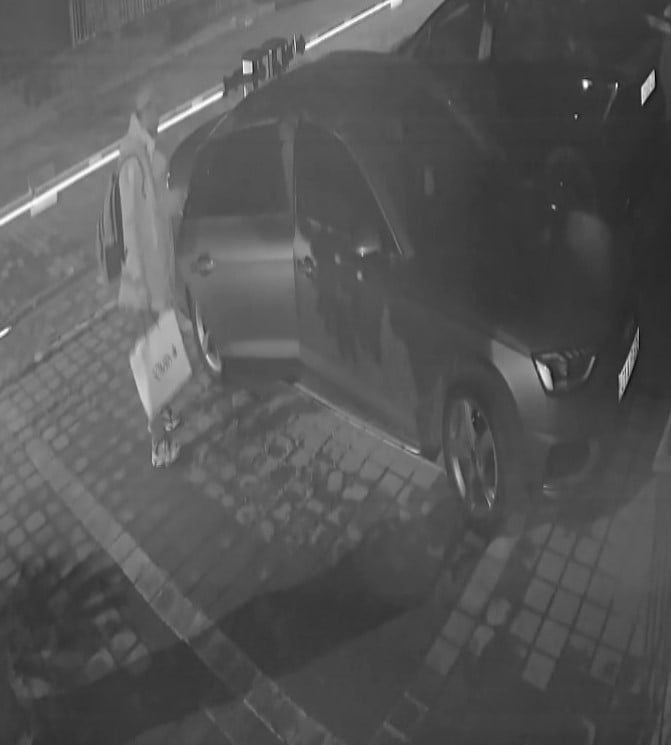 ADANA’DA GECE SAATLERİNDE APARTMAN VE OTOPARKLARI HEDEF ALAN HIRSIZLIK ŞÜPHELİSİ, ÖNCE İŞ YERİNE...