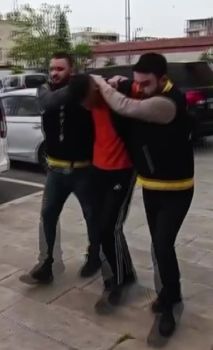 ADANA’DA İKİ ARKADAŞ PARK HALİNDEKİ 3 TIRDAN 6 AKÜ ÇALDI. YAKALANIP TUTUKLANAN ARKADAŞLAR "PARAYA...