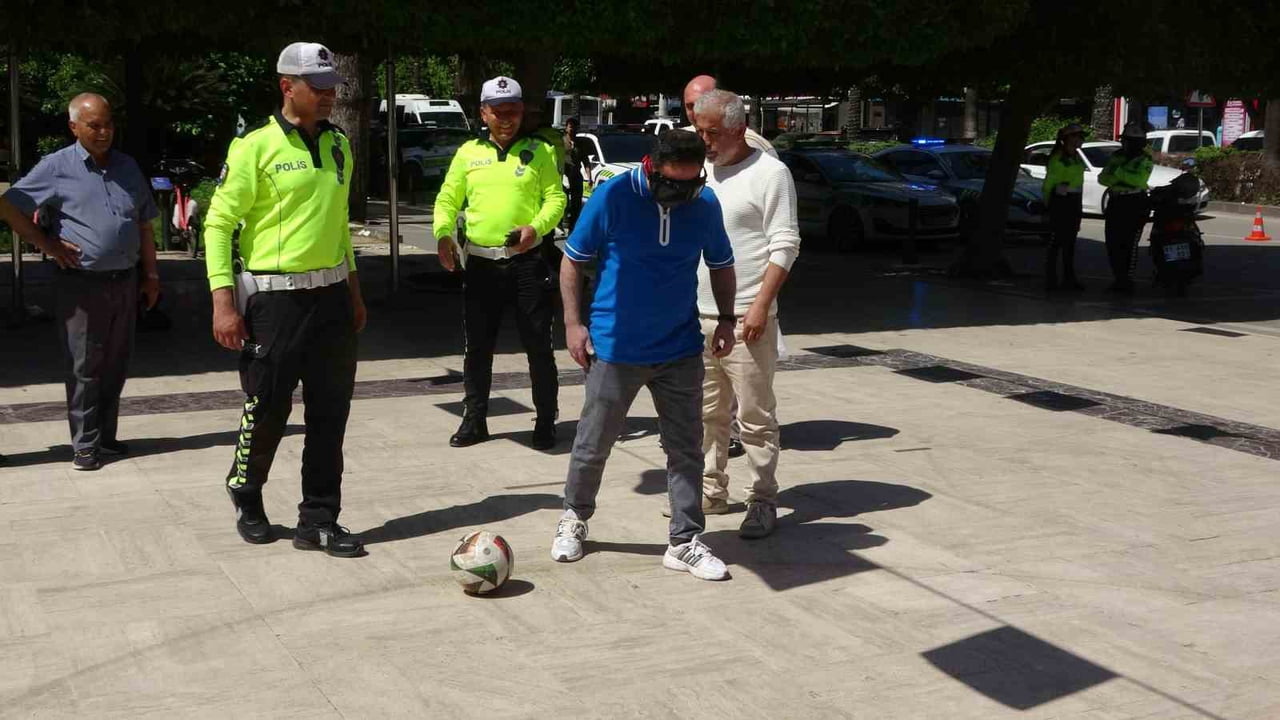ADANA’DA POLİS EKİPLERİNİN DÜZENLEDİĞİ ETKİNLİKTE VATANDAŞLARA YÜKSEK PROMİL ALKOL SİMÜLASYON...