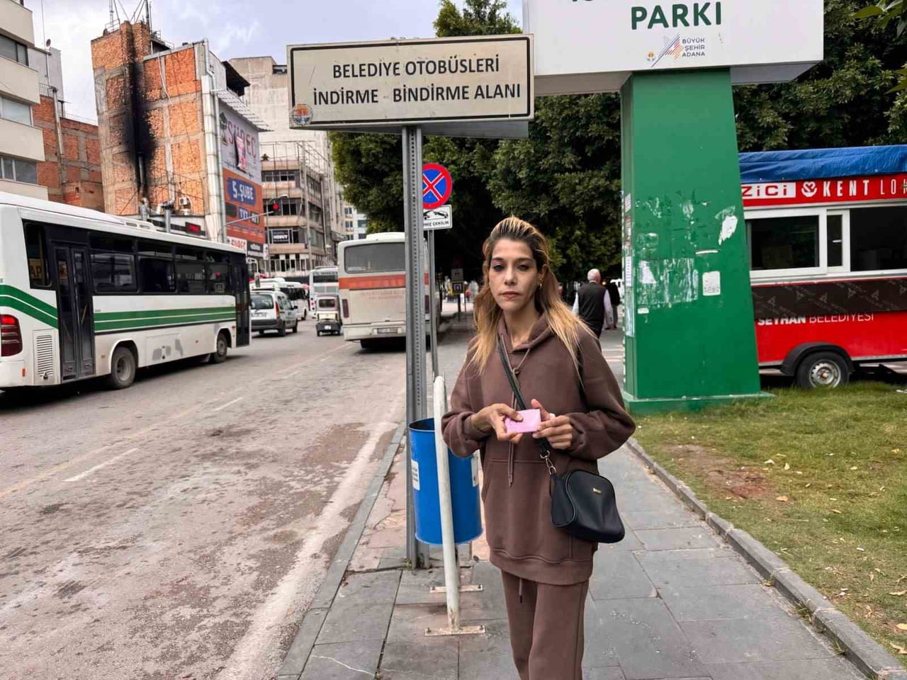 ADANA’DA TOPLU TAŞIMA ÜCRETLERİNE YAPILAN SON ZAMLARIN ARDINDAN DOLMUŞ FİYATLARININ BÜTÇELERİNİ...