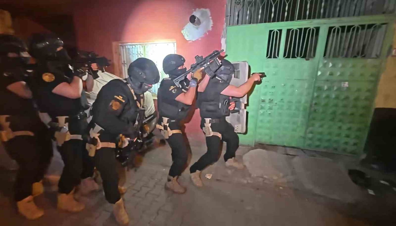 ADANA EMNİYET MÜDÜRLÜĞÜ TERÖRLE MÜCADELE ŞUBE MÜDÜRLÜĞÜ EKİPLERİ, DEAŞ TERÖR ÖRGÜTÜNE YÖNELİK 20...