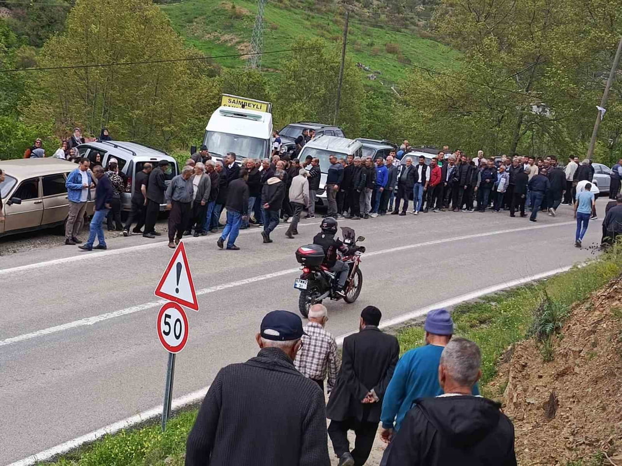 ADANA’NIN SAİMBEYLİ İLÇESİNDE OBRUK ŞELALESİ’NE GİREN ZİHİNSEL ENGELLİ GENÇ, BOĞULARAK HAYATINI...