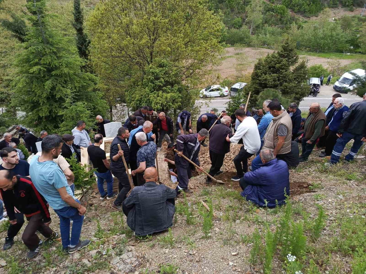 ADANA’NIN SAİMBEYLİ İLÇESİNDE OBRUK ŞELALESİ’NE GİREN ZİHİNSEL ENGELLİ GENÇ, BOĞULARAK HAYATINI...