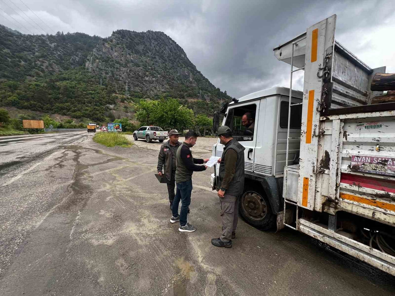 ADANA ORMAN BÖLGE MÜDÜRLÜĞÜ EKİPLERİ SORUMLULUK ALANLARINDAKİ ORMANI KORUMAK İÇİN MOBİL KONTROL...