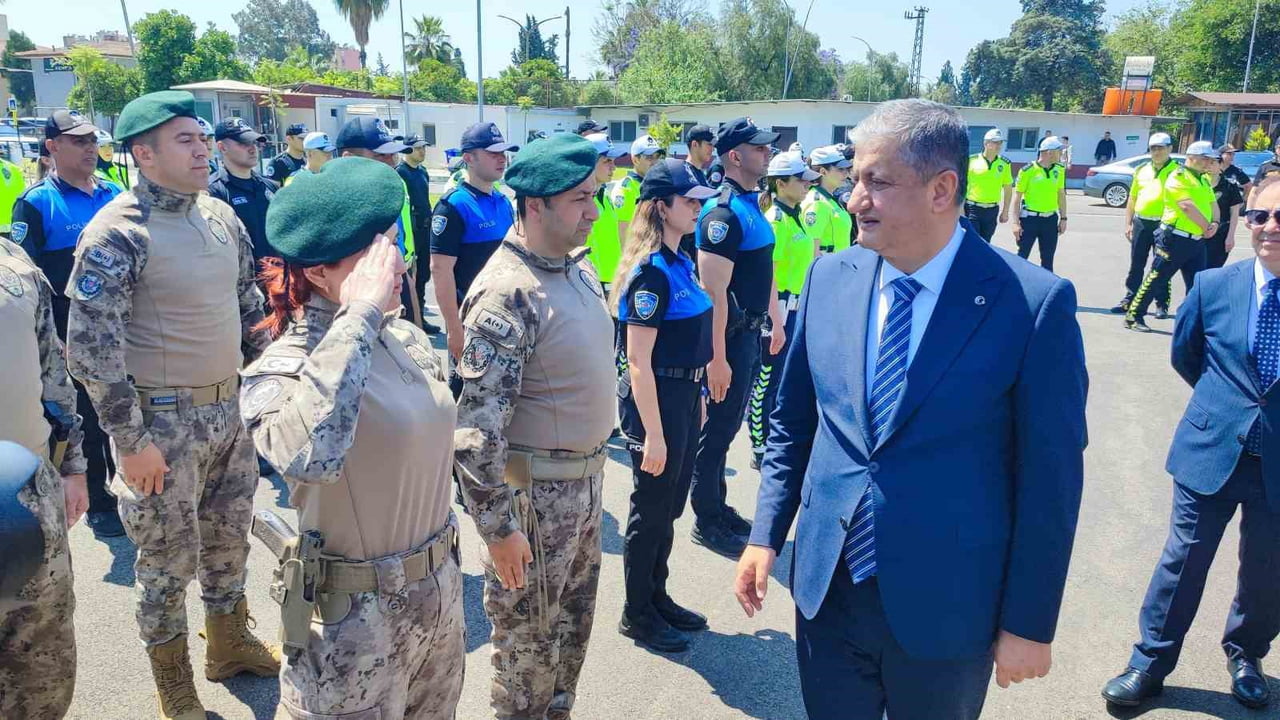 ADANA VALİSİ MUSTAFA YAVUZ, ADANA EMNİYET MÜDÜRLÜĞÜ TRAFİK DENETLEME ŞUBE MÜDÜRLÜĞÜ YERLEŞKESİNDE...