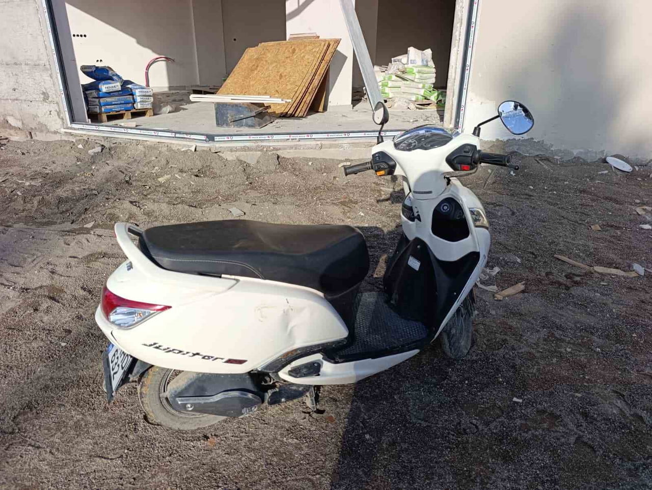 ADIYAMAN'DA HAFİF TİCARİ ARAÇ İLE MOTOSİKLETİN ÇARPIŞMASI SONUCU 1 KİŞİ YARALANDI.