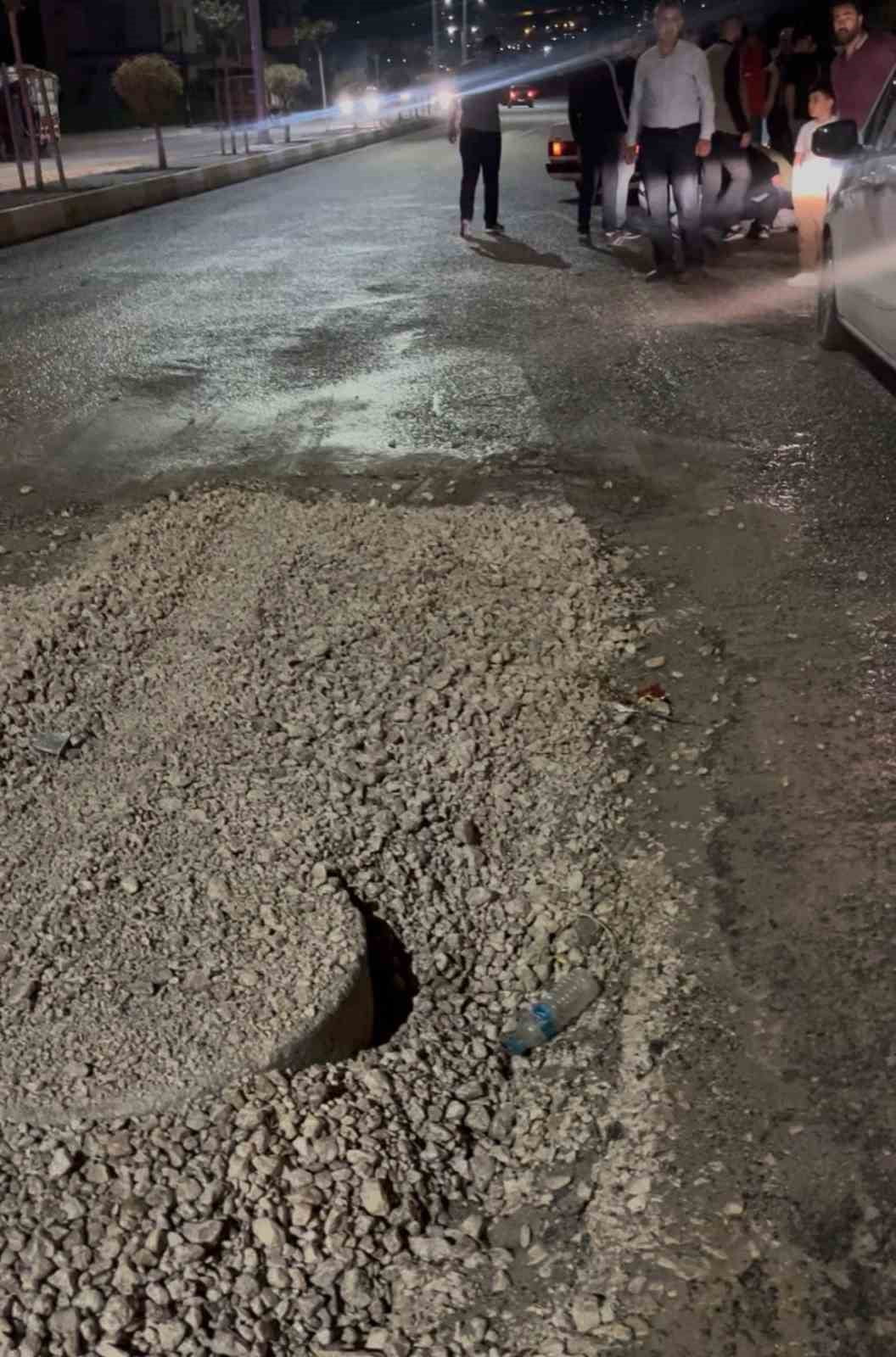 ADIYAMAN'DA SEYİR HALİNDE OLDUĞU SIRADA ÇUKURA GİREN MOTOSİKLETİN DEVRİLMESİ SONUCU 1 KİŞİ...