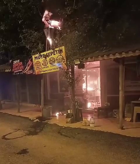 ADIYAMAN’DA, BİR İŞ YERİNDE ÇIKAN YANGIN KORKUYA NEDEN OLDU.