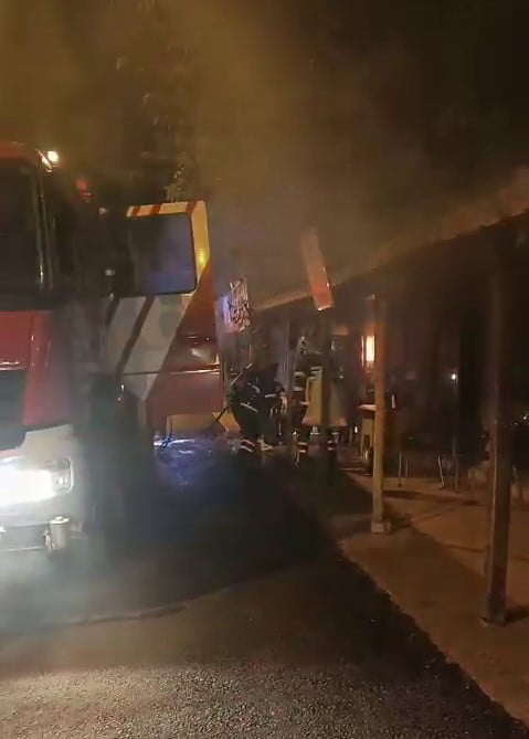 ADIYAMAN’DA, BİR İŞ YERİNDE ÇIKAN YANGIN KORKUYA NEDEN OLDU.