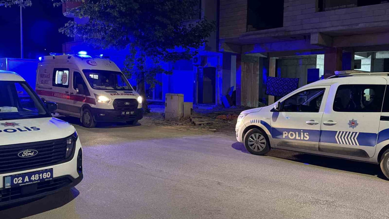 ADIYAMAN’DA BİR KİŞİ KENDİNİ ASARAK HAYATINA SON VERDİ.