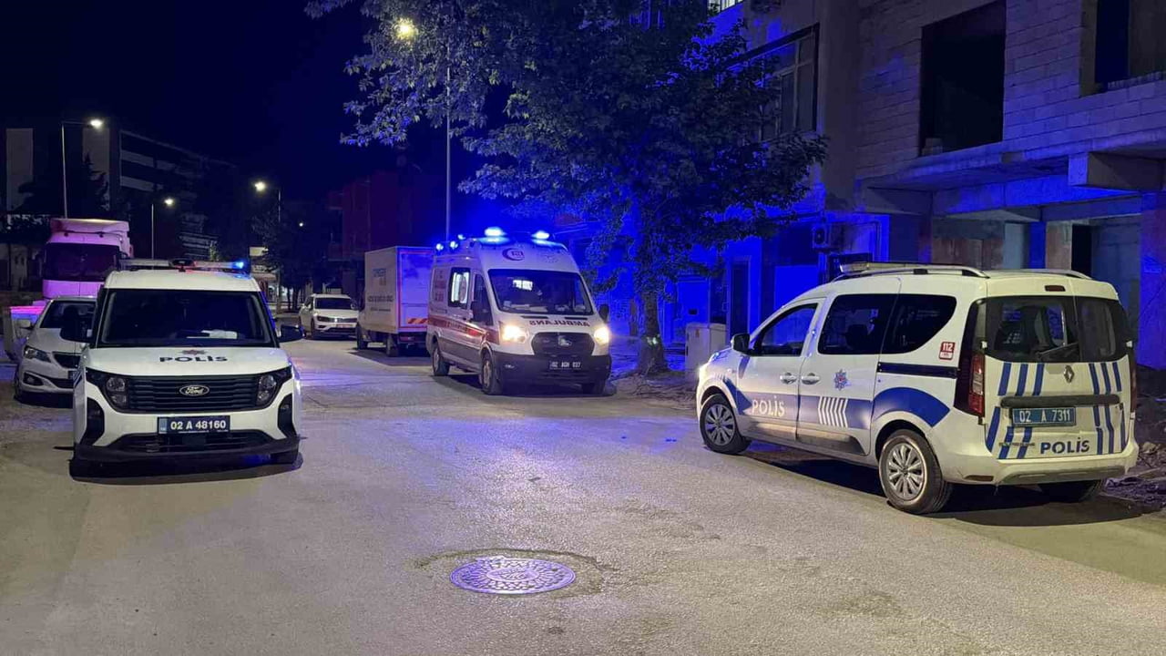 ADIYAMAN’DA BİR KİŞİ KENDİNİ ASARAK HAYATINA SON VERDİ.