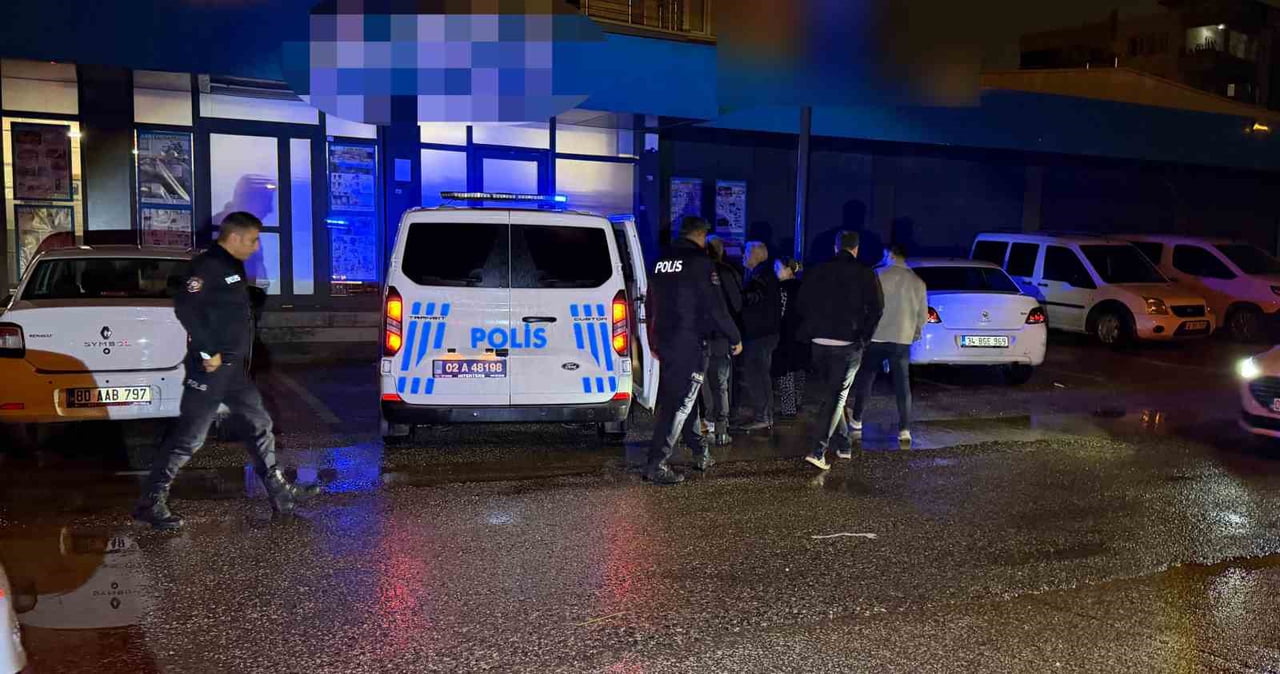 ADIYAMAN’DA İKİ GRUP ARASINDA ÇIKAN ALACAK VERECEK KAVGASINA POLİS EKİPLERİ MÜDAHALE ETTİ.