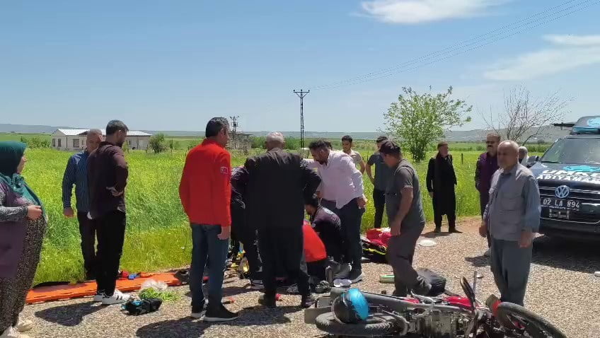 ADIYAMAN’DA, İKİ MOTOSİKLETİN ÇARPIŞMASI SONUCU MEYDANA GELEN KAZADA 2 KİŞİ YARALANDI.