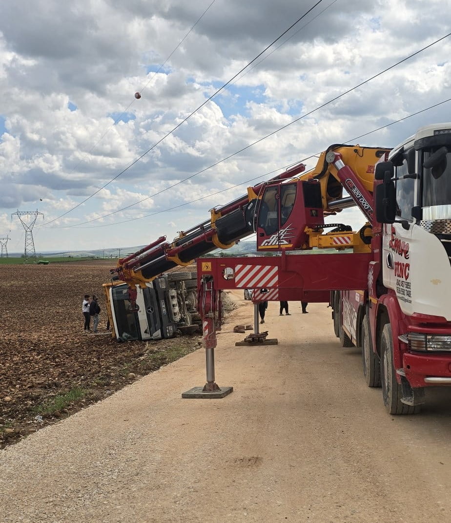 ADIYAMAN’DA, KONTROLDEN ÇIKAN SU TANKERİ DEVRİLDİ.