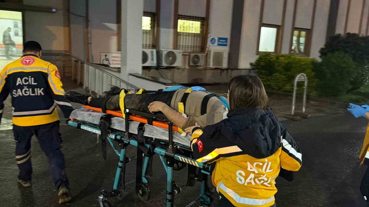 ADIYAMAN’DA KONTROLDEN OLAN BİR OTOMOBİLİN TARLAYA UÇMASI SONUCU 4 KİŞİ YARALANDI.