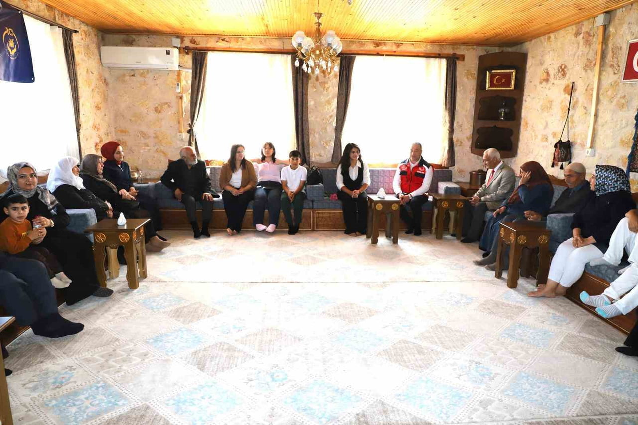 ADIYAMAN’DA MİLLİ AİLE HAFTASI KAPSAMINDA DÜZENLENEN "ÜÇ KUŞAK BULUŞMASI" PROGRAMINDA ÇOCUKLAR...