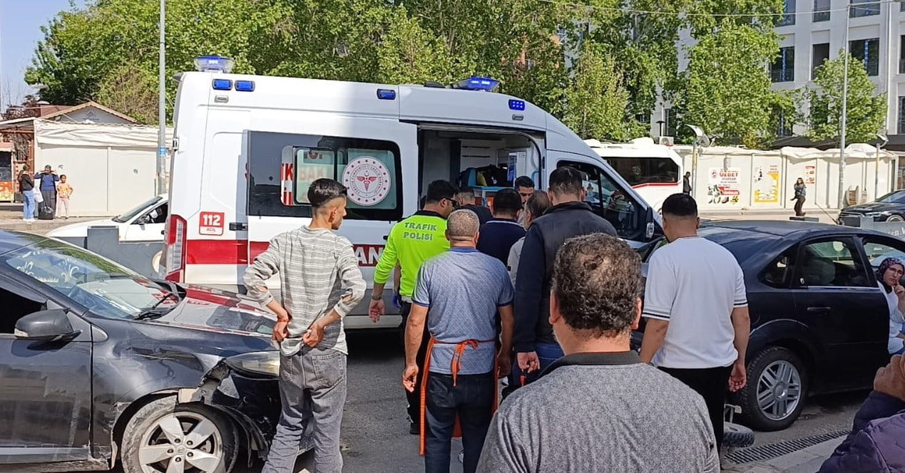 ADIYAMAN’DA MOTOSİKLET İLE OTOMOBİLİN ÇARPIŞMASI SONUCU MEYDANA GELEN KAZADA 1 KİŞİ...