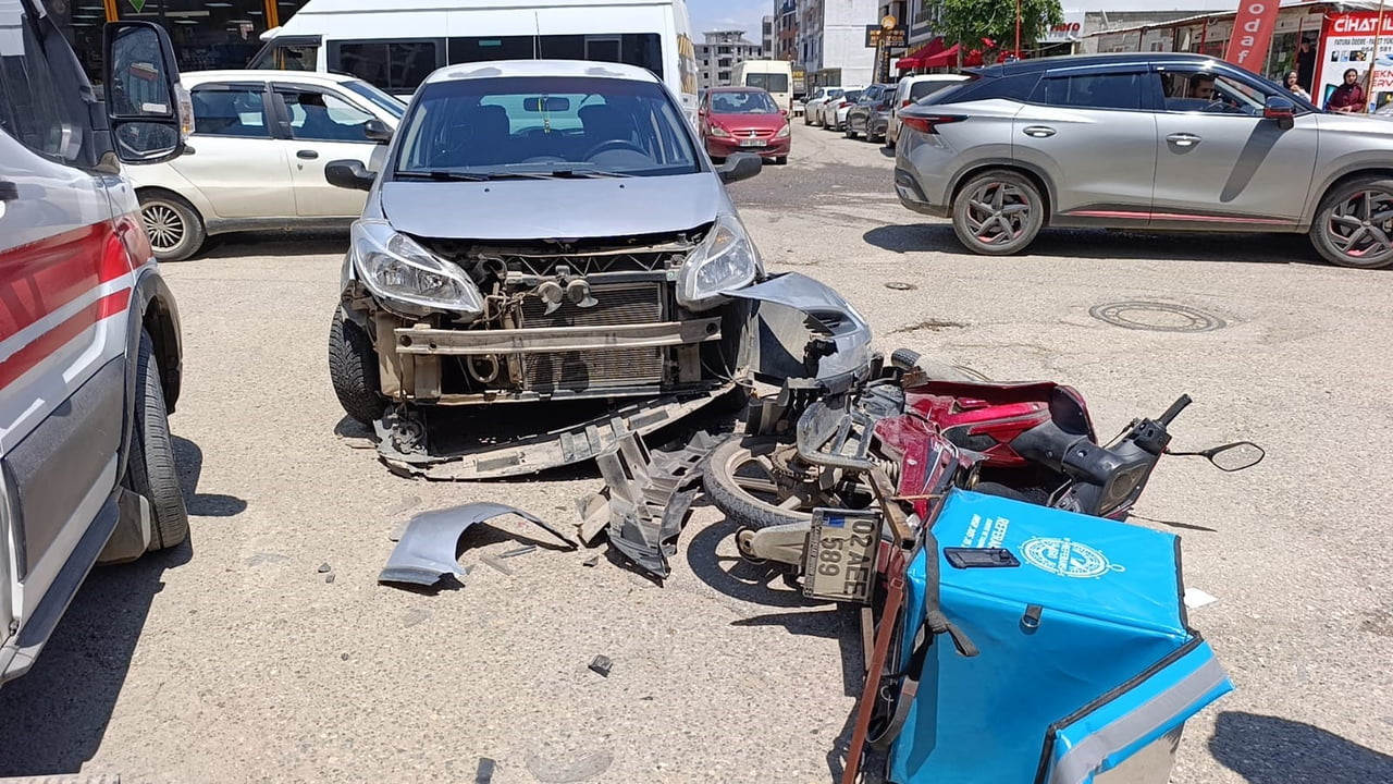 ADIYAMAN’DA OTOMOBİL İLE MOTOSİKLETİN ÇARPIŞMASI SONUCU MEYDANA GELEN TRAFİK KAZASINDA 1 KİŞİ...