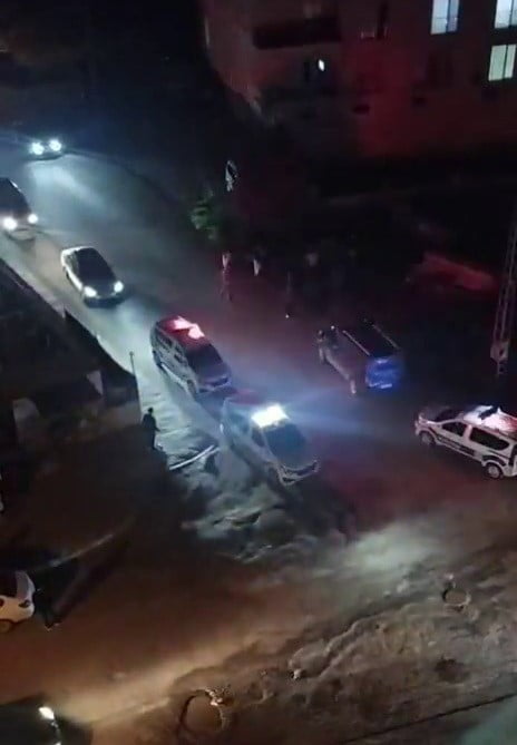 ADIYAMAN’DA, POLİS EKİPLERİNE MUKAVEMETTE BULUNAN BİR ŞAHIS GÖZALTINA ALINDI.
