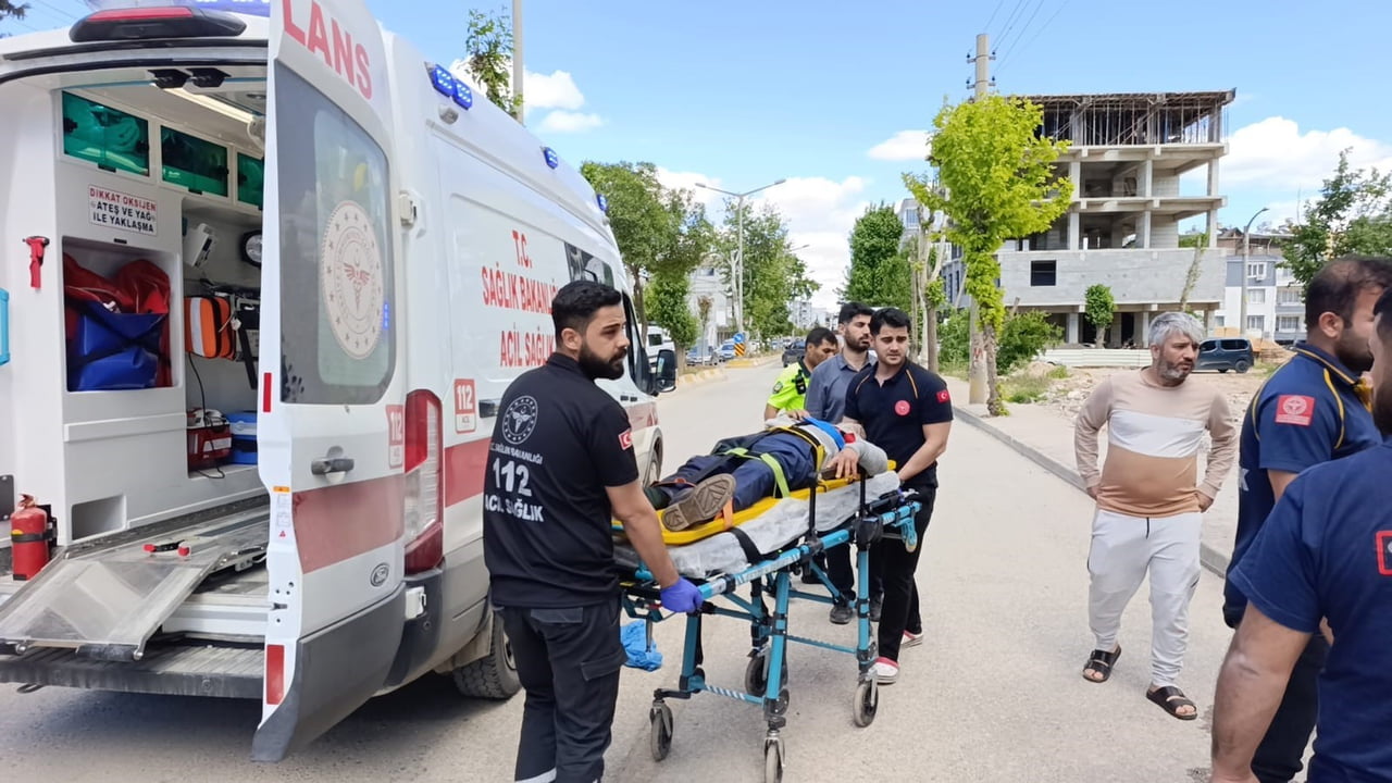 ADIYAMAN’DA SEYİR HALİNDEKİ ELEKTRİKLİ MOTOSİKLETİN DEVRİLMESİ SONUCU SÜRÜCÜ...