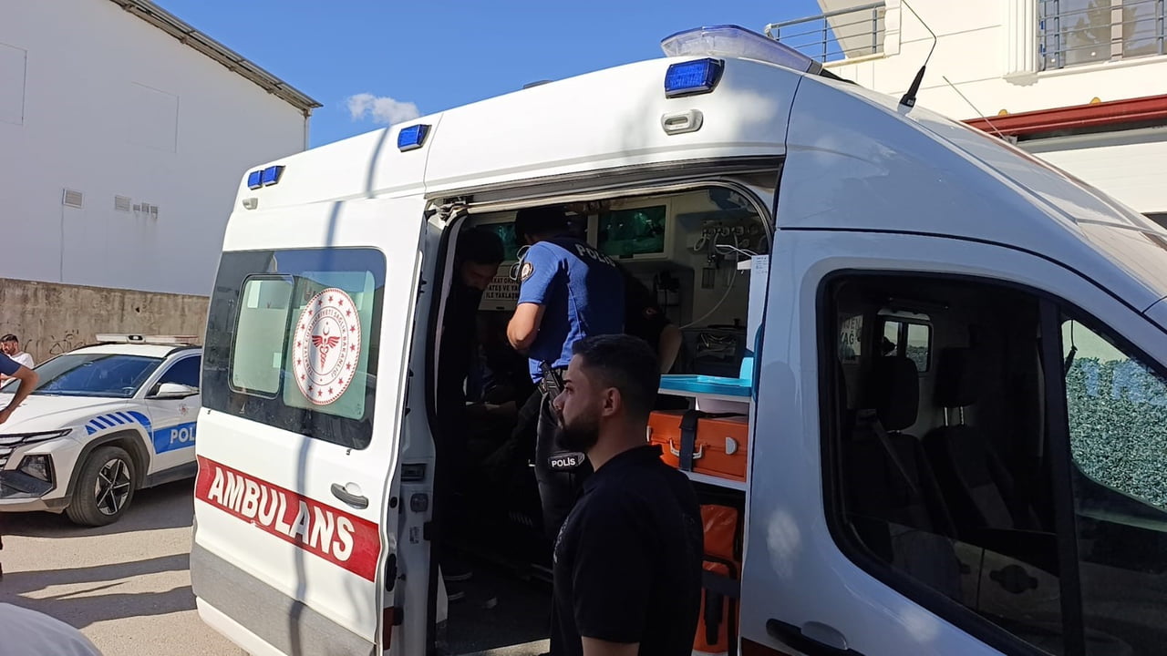 ADIYAMAN’DA YAŞANILAN MADDİ HASARLI KAZA SONRASI ÇIKAN KAVGADA 1 KİŞİ YARALANDI.