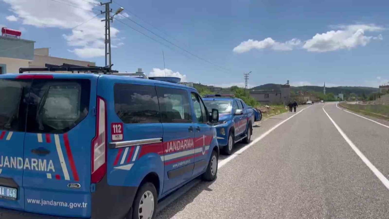 ADIYAMAN’IN BESNİ İLÇESİNDE 2 YAŞLI ŞAHIS ARASINDA ÇIKAN SİLAHLI KAVGADA 87 YAŞINDAKİ MEHMET ALİ...