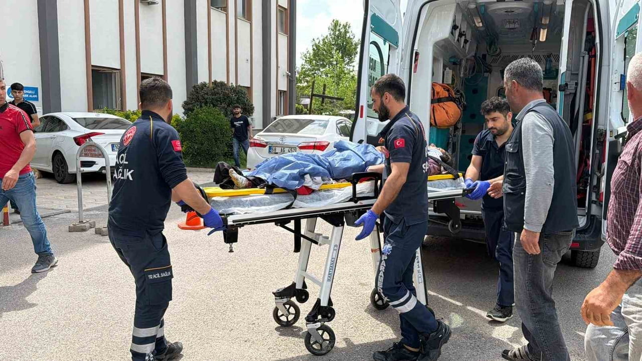 ADIYAMAN’IN KAHTA İLÇESİNE BAĞLI AKTAŞ KÖYÜNDE TRAKTÖRDEN DÜŞEREK TEKERİN ALTINDA KALAN GENÇ KIZ...