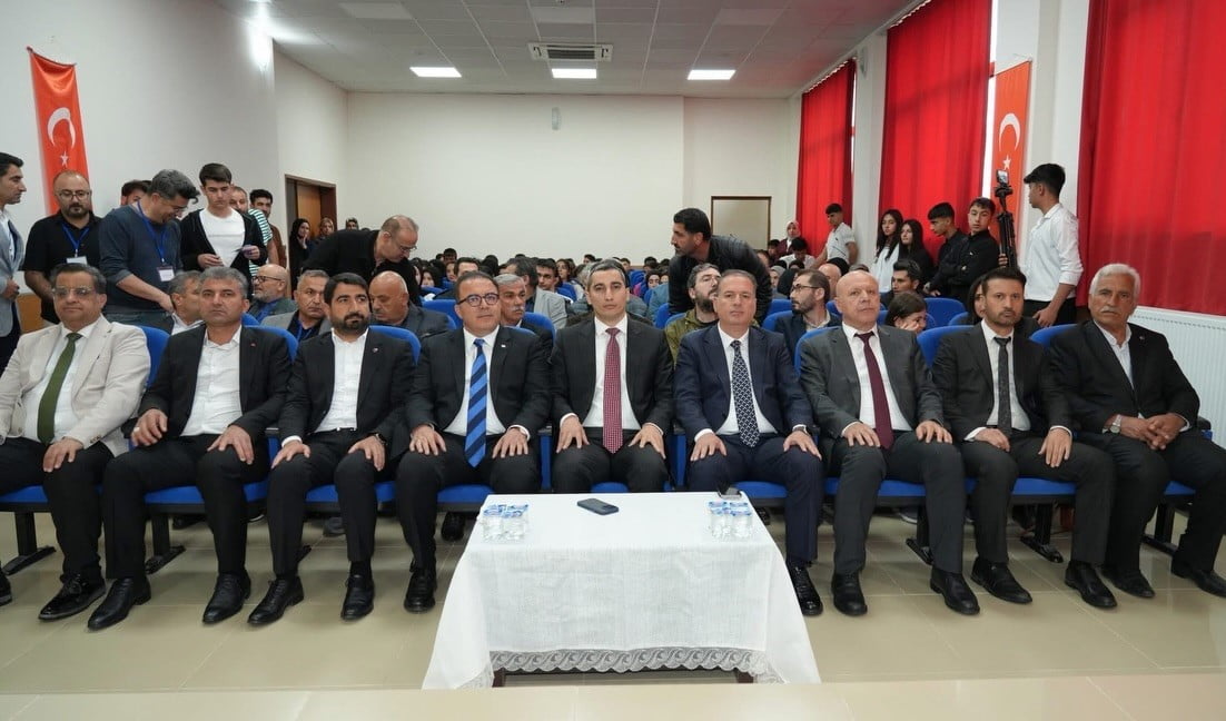 ADIYAMAN’IN SAMSAT İLÇESİNDE İKİ GÜNLÜK EDEBİYAT GÜNLERİ GERÇEKLEŞTİRİLDİ.