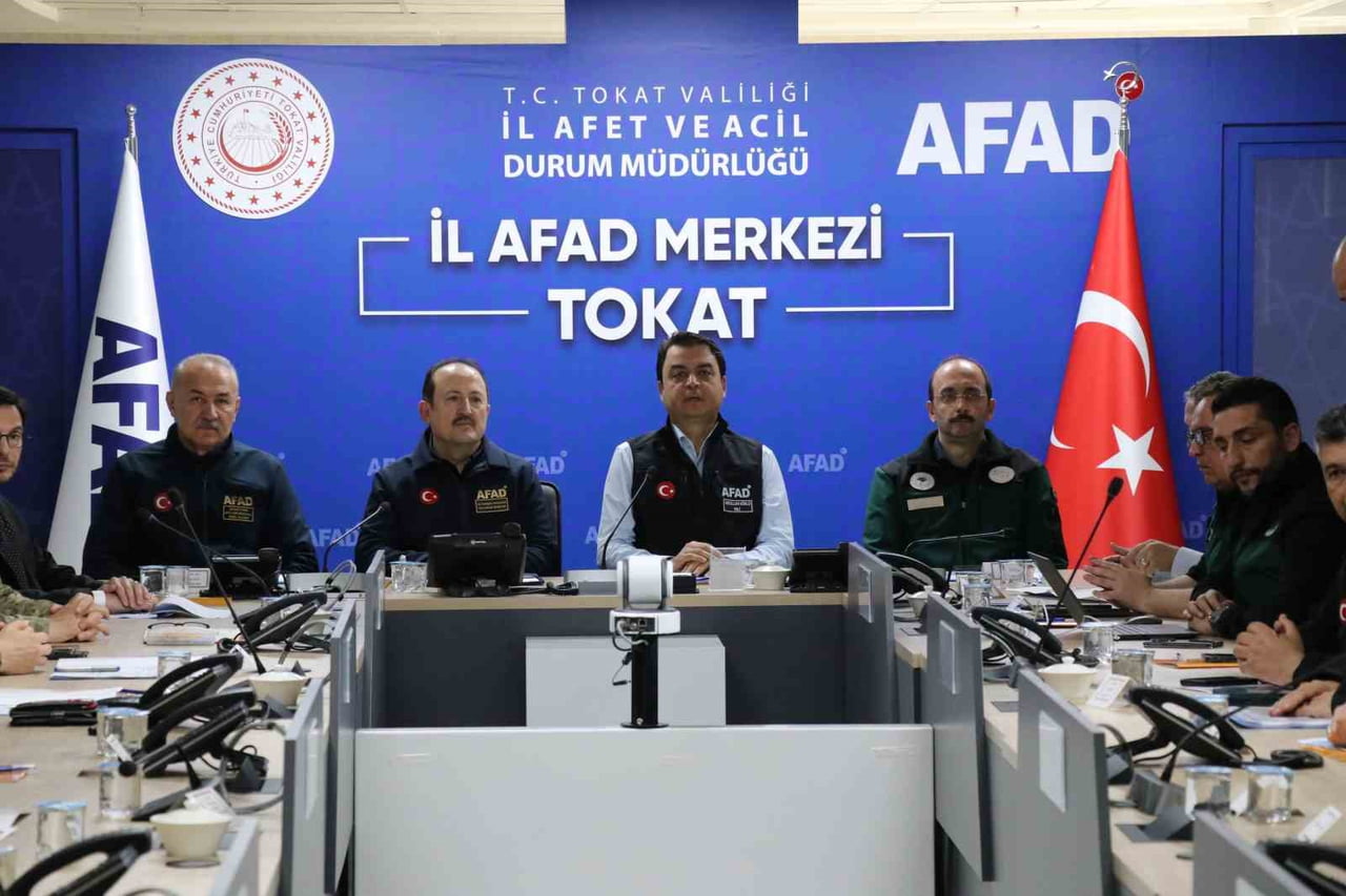 AFAD BAŞKANI ALİ HAMZA PEHLİVAN, TOKAT’TA ÖN GÖRÜLEN SEL VE TAŞKINLAR ÖNCESİ 15 BİN KİŞİNİN...