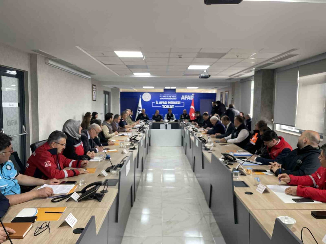 AFAD BAŞKANI ALİ HAMZA PEHLİVAN, TOKAT’TA ÖN GÖRÜLEN SEL VE TAŞKINLAR ÖNCESİ 15 BİN KİŞİNİN...