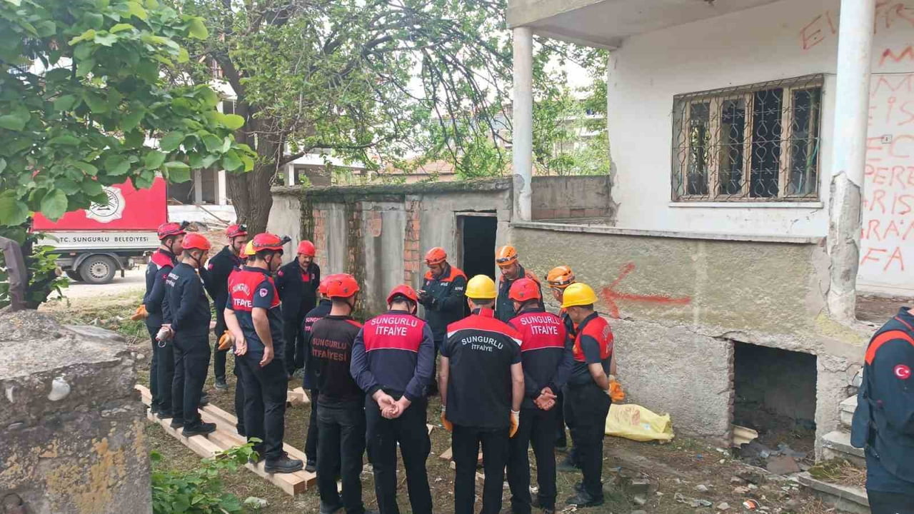 AFAD EKİPLERİ TARAFINDAN SUNGURLU BELEDİYESİ İTFAİYE MÜDÜRLÜĞÜ PERSONELİNE AFET EĞİTİMİ...