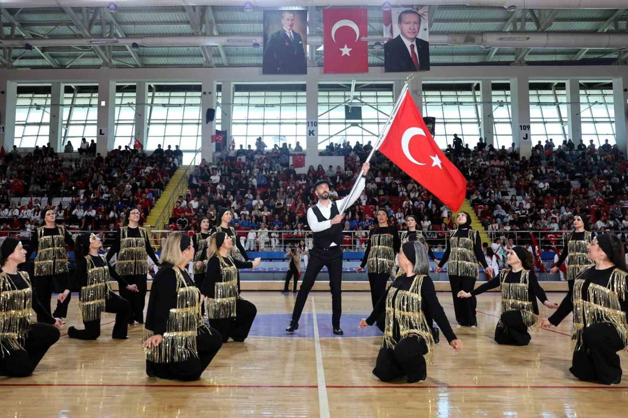 AFYONKARAHİSAR'DA 19 MAYIS ATATÜRK'Ü ANMA GENÇLİK VE SPOR BAYRAMI GERÇEKLEŞTİRİLEN BİR DİZİ...