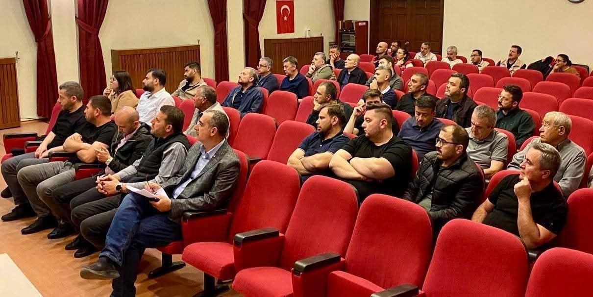 AFYONKARAHİSAR'DA KANATLI HAYVAN İŞLETME TEMSİLCİLERİNE YÖNELİK BİYOGÜVENLİK BİLGİLENDİRME...