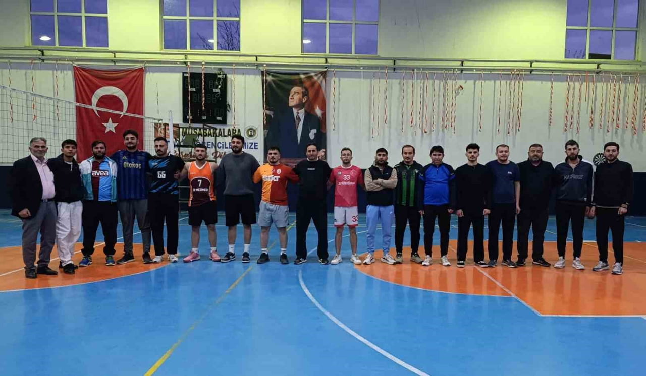 AFYONKARAHİSAR'IN HOCALAR İLÇESİNDE TÜRK EĞİTİM-SEN HOCALAR TEMSİLCİLİĞİ TARAFINDAN ŞEHİT ÖĞRETMEN...