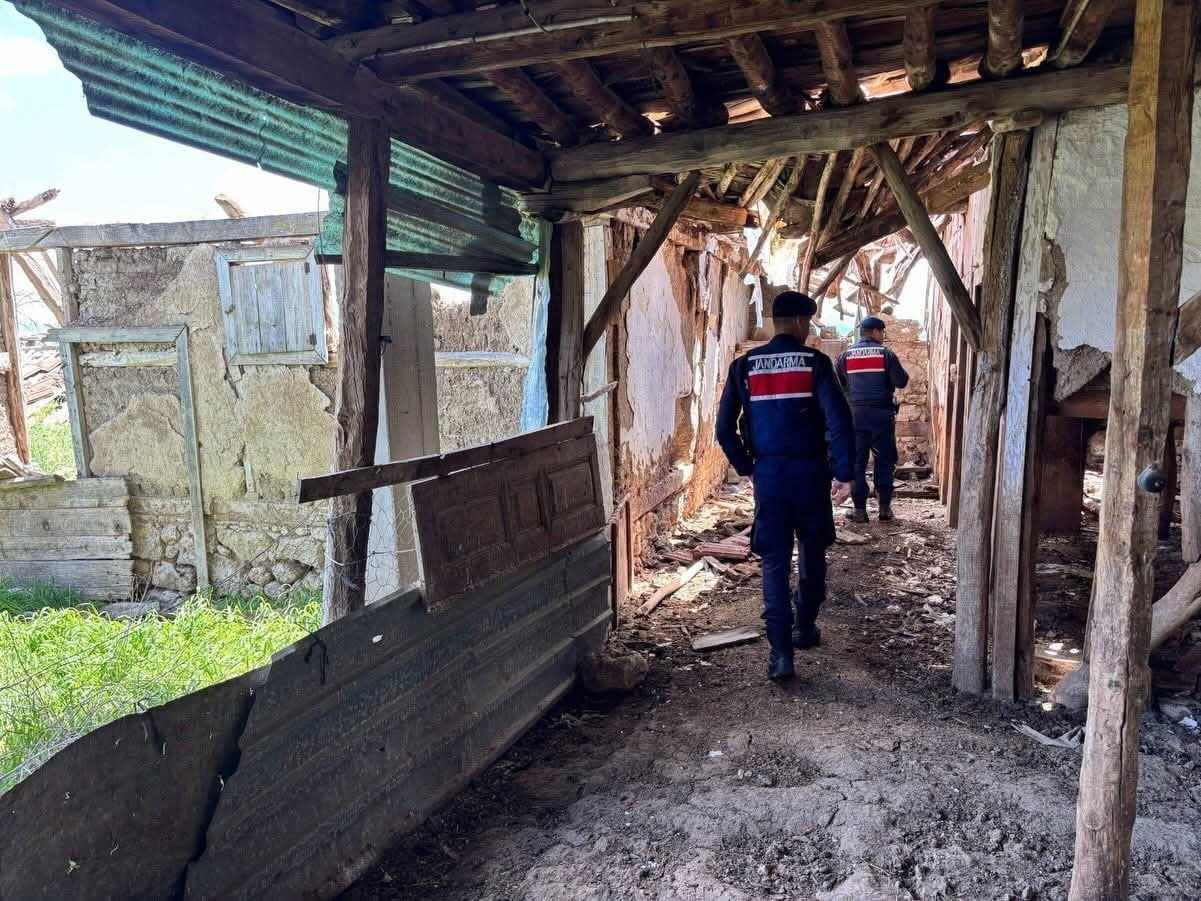 AFYONKARAHİSAR'IN SANDIKLI İLÇESİNDE JANDARMA EKİPLERİ TARAFINDAN YAPILAN HUZUR VE GÜVENLİK...
