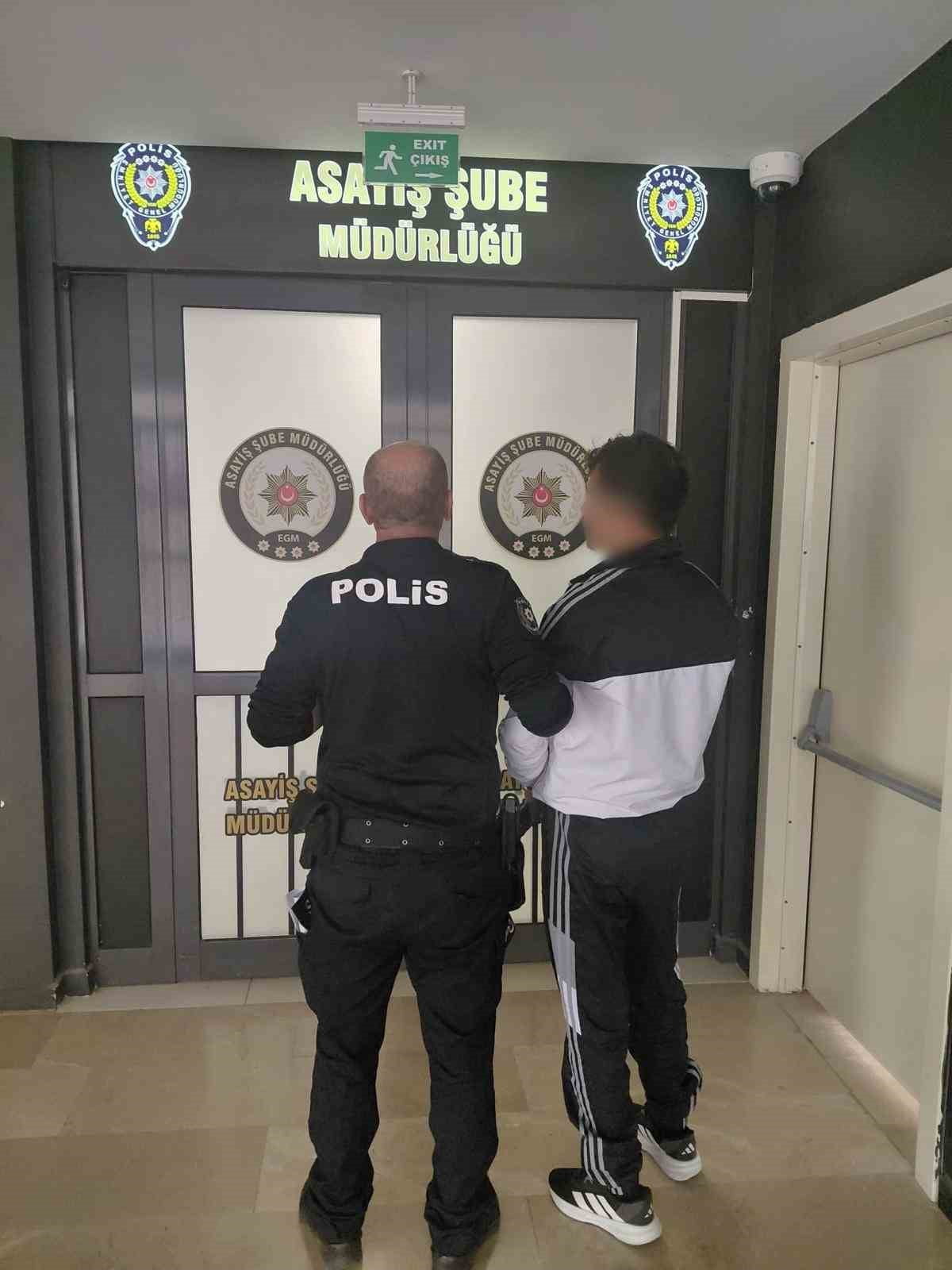 AFYONKARAHİSAR’DA 3 FARKLI DOSYADAN TOPLAM 22 YIL 3 AY 27 GÜN HAPİS CEZASIYLA ARANAN ŞAHIS POLİS...