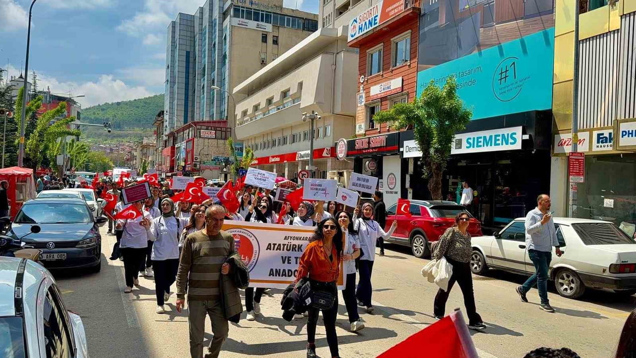 AFYONKARAHİSAR’DA EĞİTİMDE YENİLİKÇİ YAKLAŞIMLAR VE GENÇLERİN YETENEKLERİNİ ÖN PLANA ÇIKARAN...