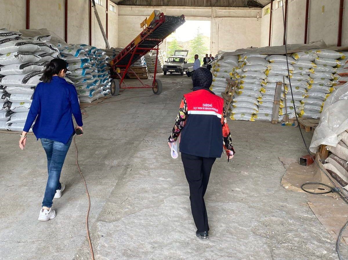 AFYONKARAHİSAR’DA FAALİYET GÖSTEREN YEM SATIŞ VE DEPOLAMA İŞLETMELERİNE YÖNELİK DENETİM...