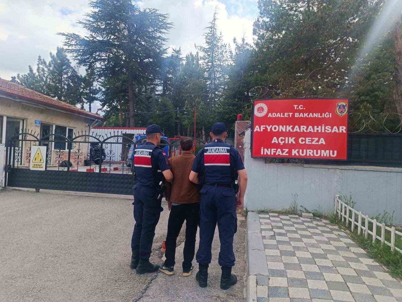 AFYONKARAHİSAR’DA JANDARMA TARAFINDAN SON BİR HAFTA İÇERİSİNDE GERÇEKLEŞTİRİLEN DENETİMLERDE...