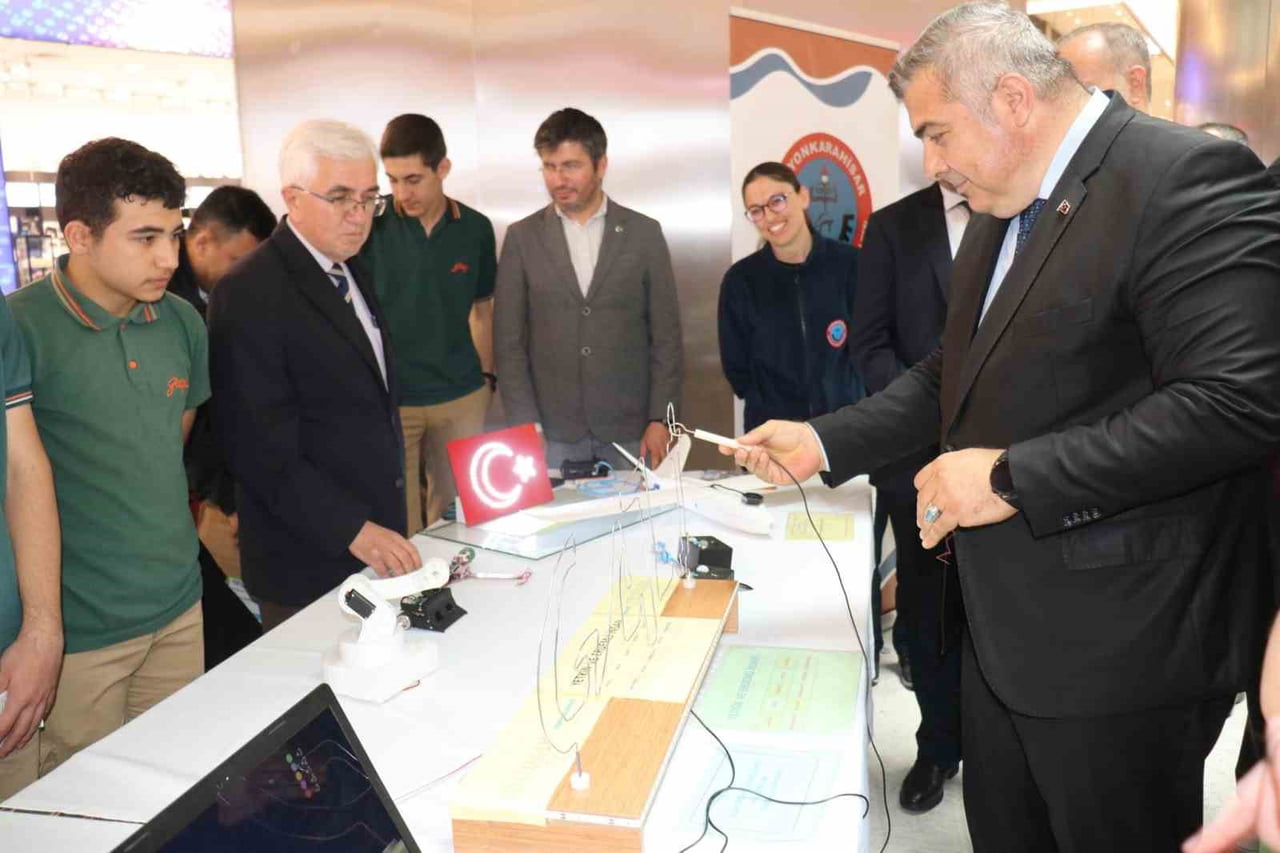 AFYONKARAHİSAR’DA MESLEKİ VE TEKNİK EĞİTİMİN TOPLUMDAKİ BİLİNİRLİĞİNİ ARTIRMAK AMACIYLA DÜZENLENEN...