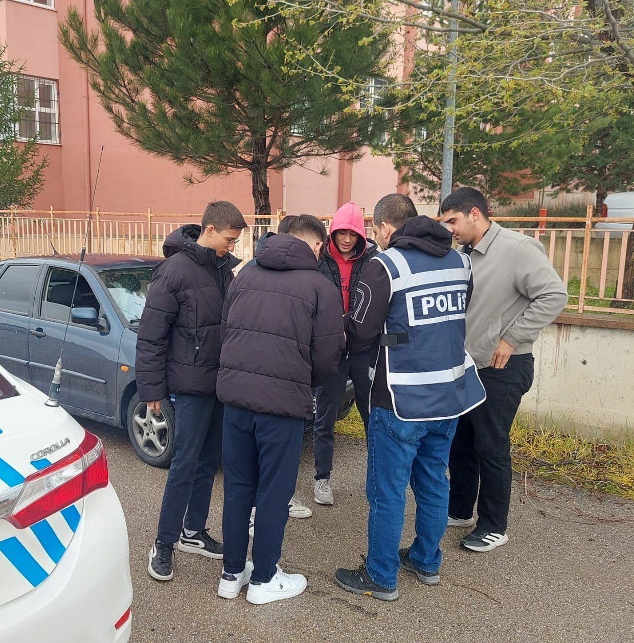 AFYONKARAHİSAR’DA POLİS TARAFINDAN ÇOCUKLARIN SUÇA SÜRÜKLENMESİNİN ÖNÜNE GEÇMEK AMACIYLA...
