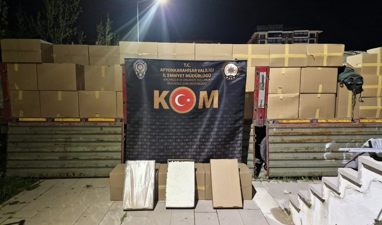 AFYONKARAHİSAR’DA POLİS TARAFINDAN DURDURULAN BİR TIRDA PİYASA DEĞERİ YAKLAŞIK 20 MİLYON TL OLAN...