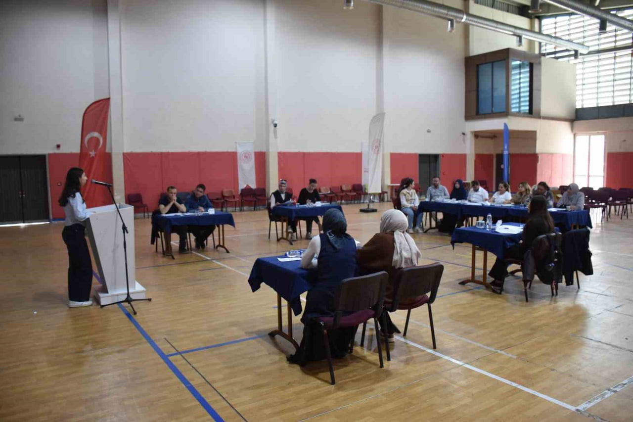 AFYONKARAHİSAR GENÇLİK MERKEZİ’NDE DÜZENLENEN TÜRKİYE 7.’NCİ MÜNAZARA LİGİ İL FİNALLERİ...