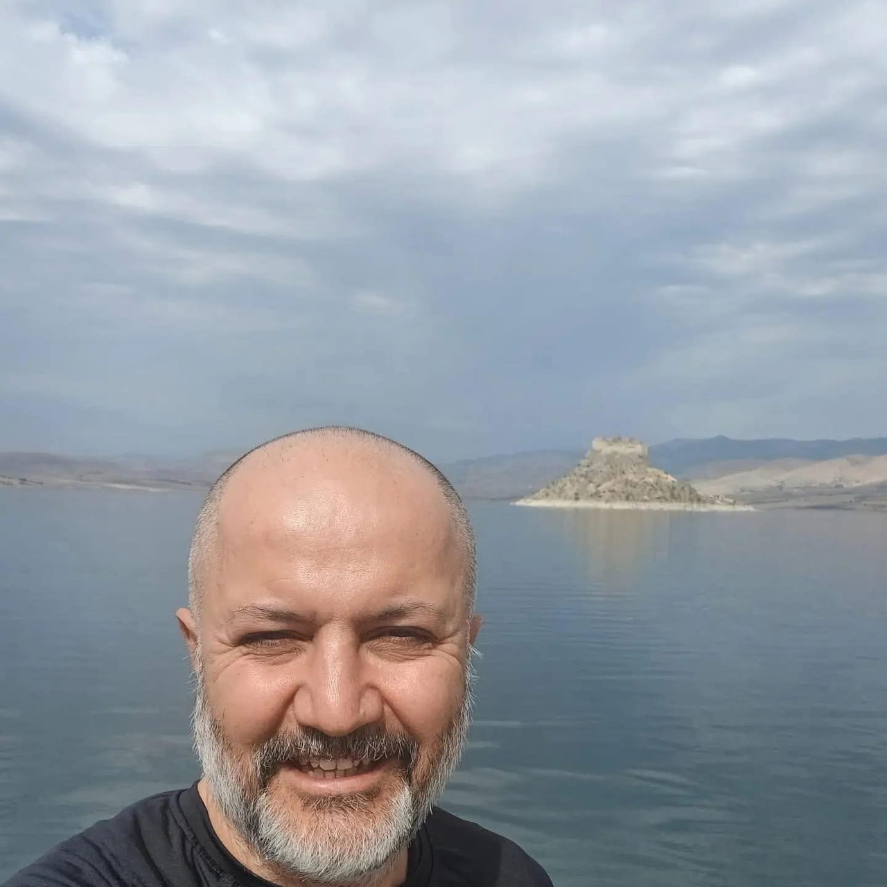 AFYONKARAHİSAR’IN DİNAR İLÇESİNDE MOTOSİKLETİN TIRIN ALTINA GİRMESİ SONUCU MEYDANA GELEN TRAFİK...