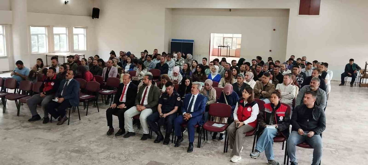 AFYONKARAHİSAR’IN HOCALAR İLÇESİNDEKİ KAMU KURUMLARINDA GÖREV YAPAN PERSONELLERE YÖNELİK SU...